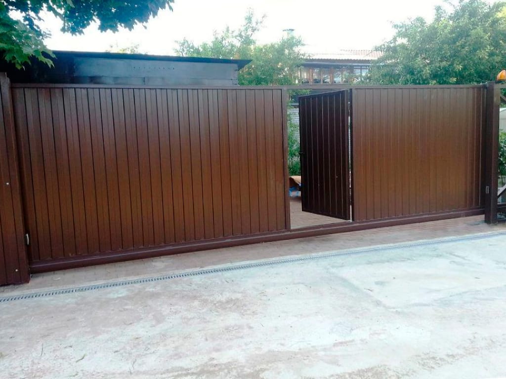 Ворота откатные автоматические с калиткой