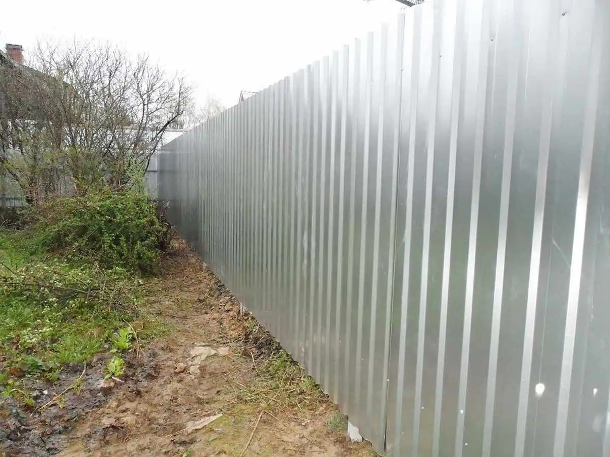 Оцинкованный забор из профнастила 100 метров