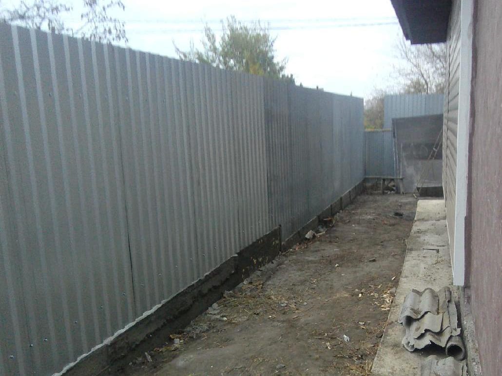 Забор из профнастила на ленточном фундаменте 84 метра