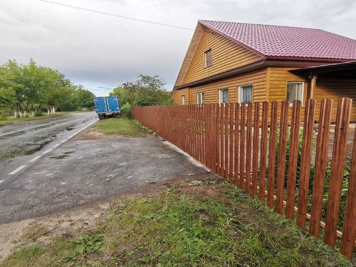 Забор из металлического штакетника под дерево 48 метров