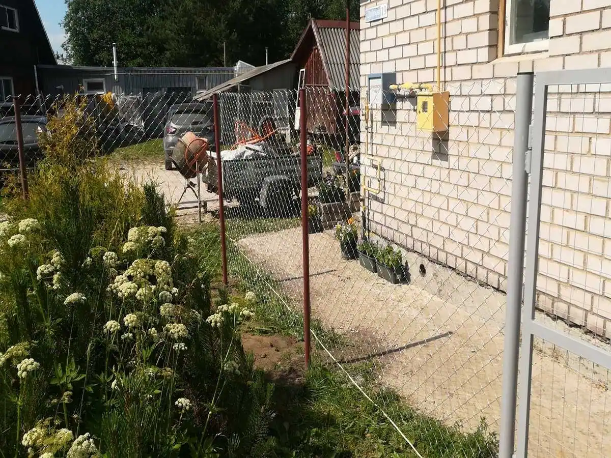 Забор из сетки рабицы в натяг 43 метра