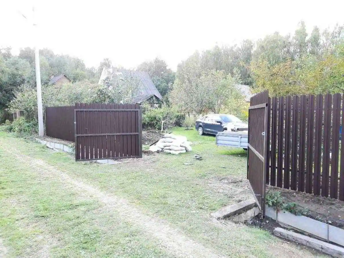 Забор из металлического штакетника с воротами 84 метра