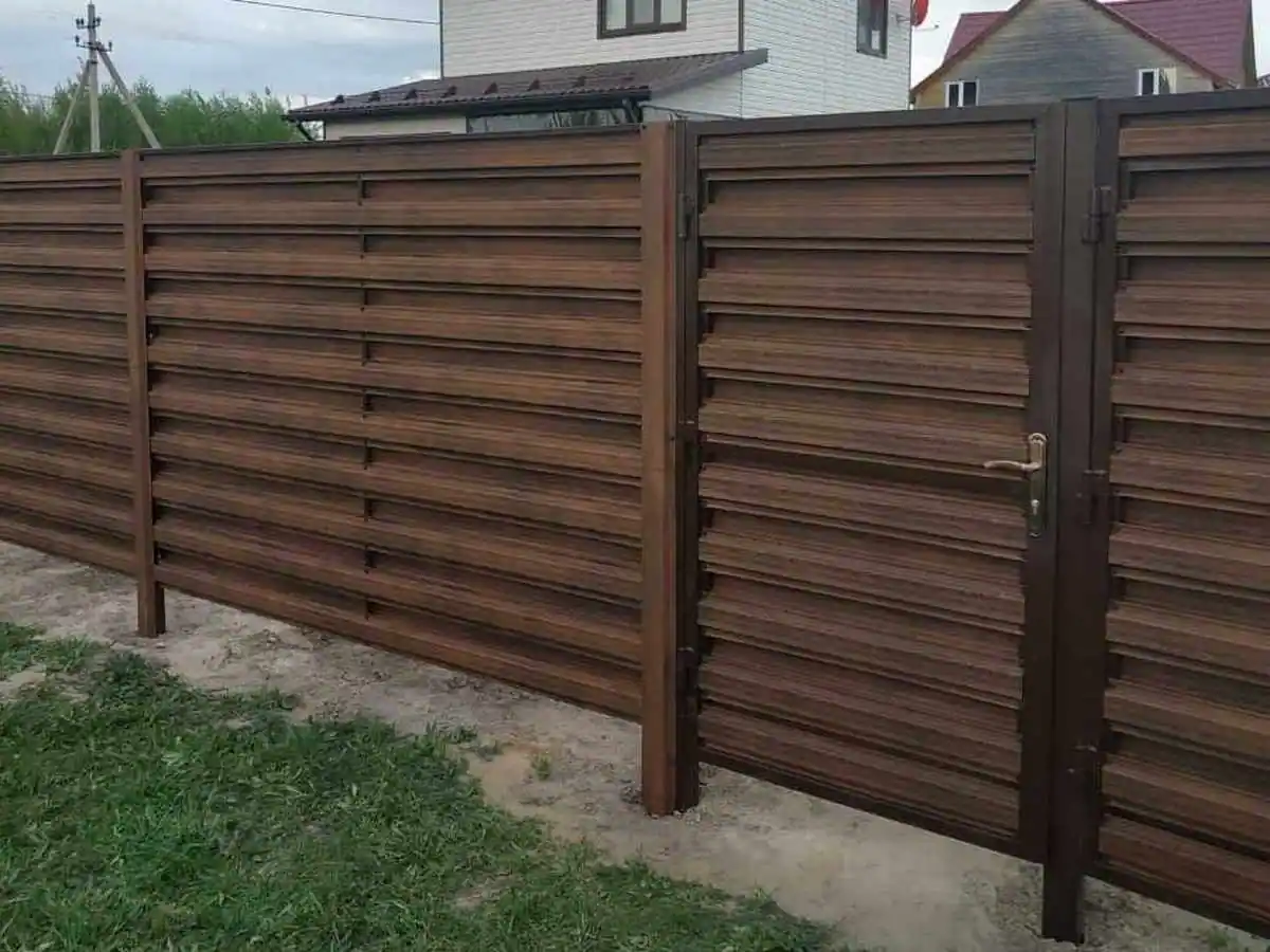 Забор из металлического штакетника горизонтальный 100 метров