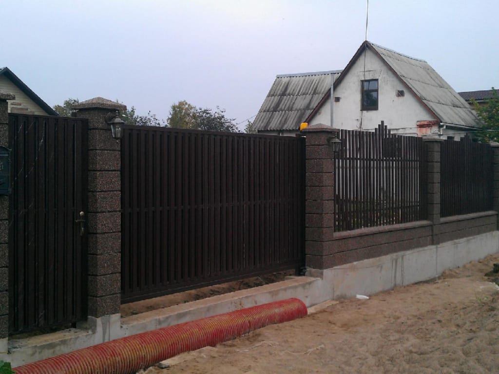 Ворота откатные автоматические из штакетника