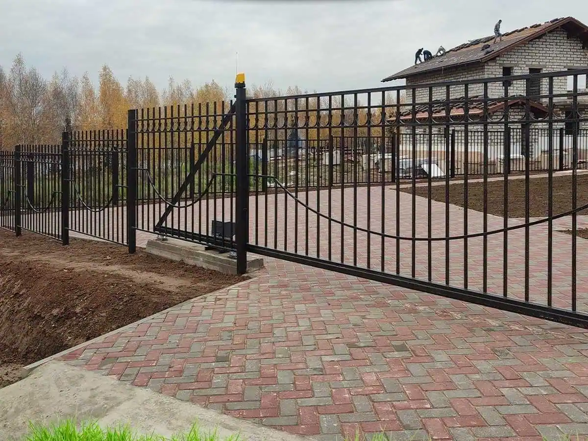 Сварной забор с откатными воротами 120 метров