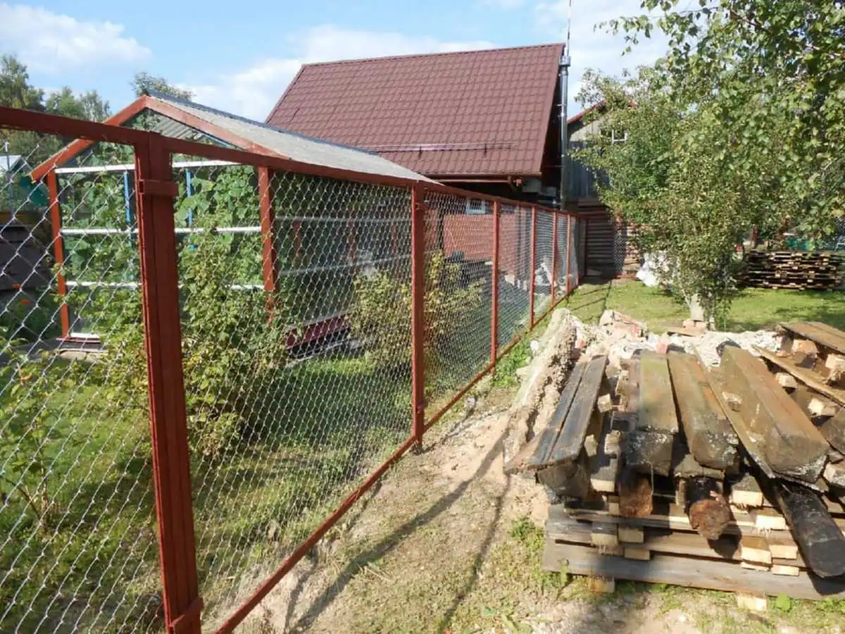 Забор из сетки рабицы в натяг секционный 20 метров