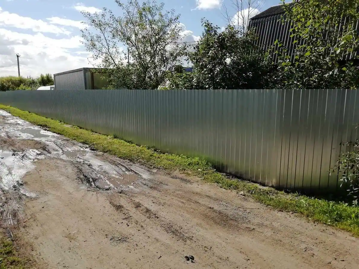 Оцинкованный забор из профнастила 65 метров