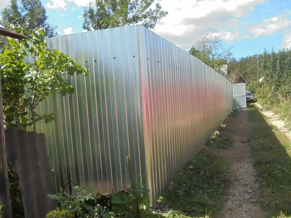 Оцинкованный забор из профнастила 60 метров