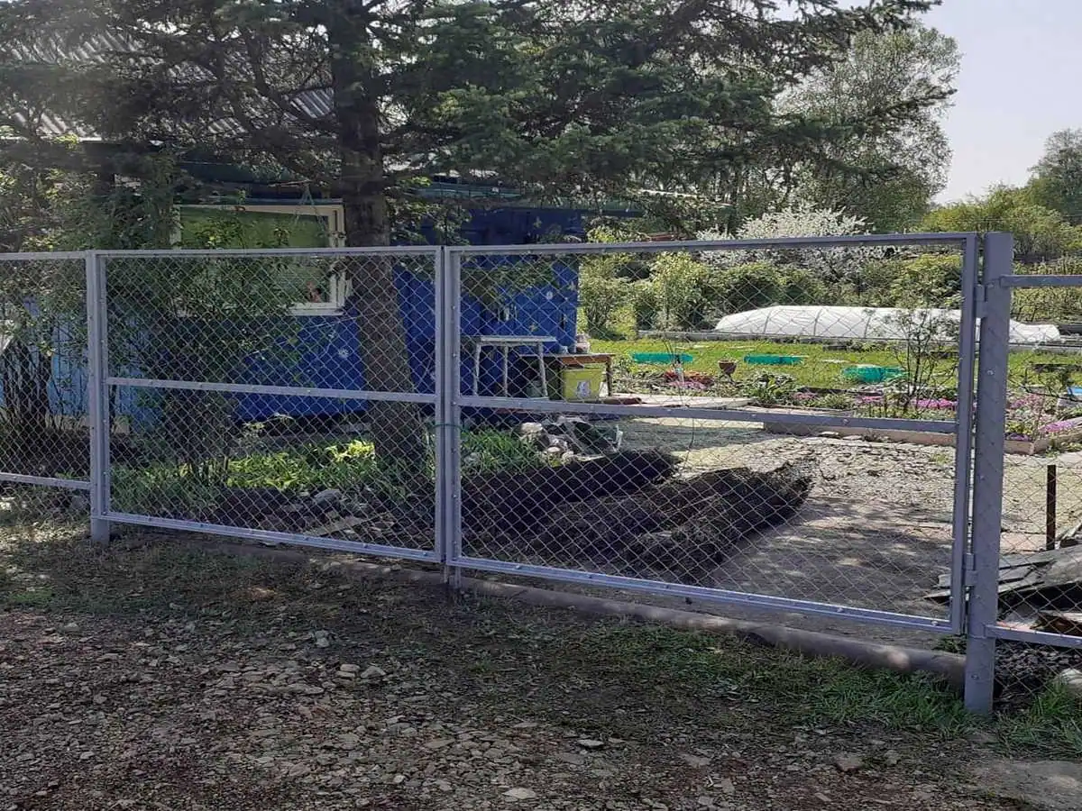 Забор из сетки рабицы в натяг секционный 20 соток