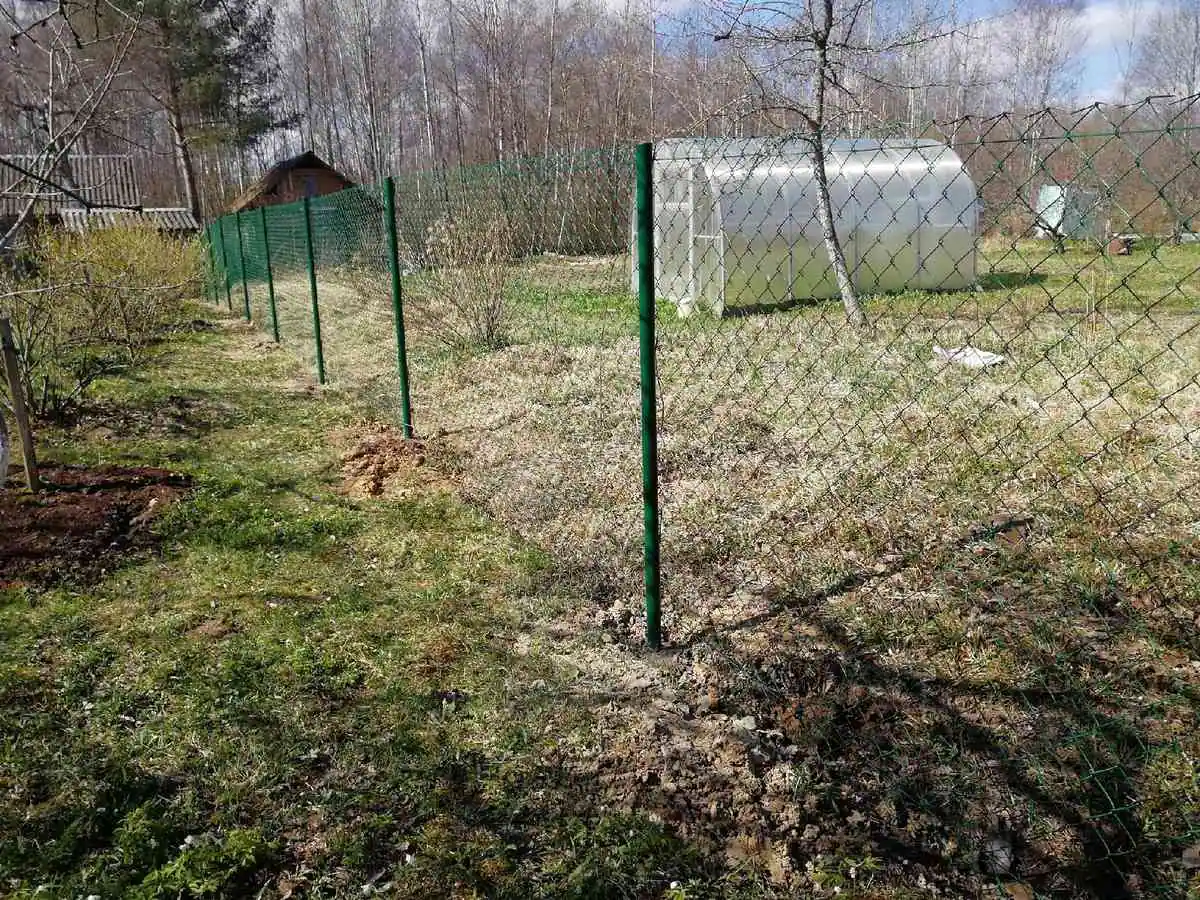 Забор из сетки рабицы с проволокой 84 метров