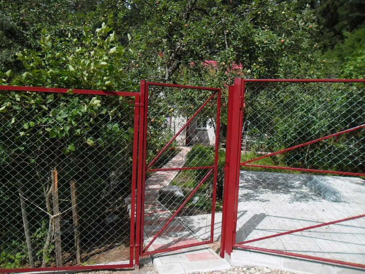 Забор из сетки рабицы в натяг секционный 125 метров