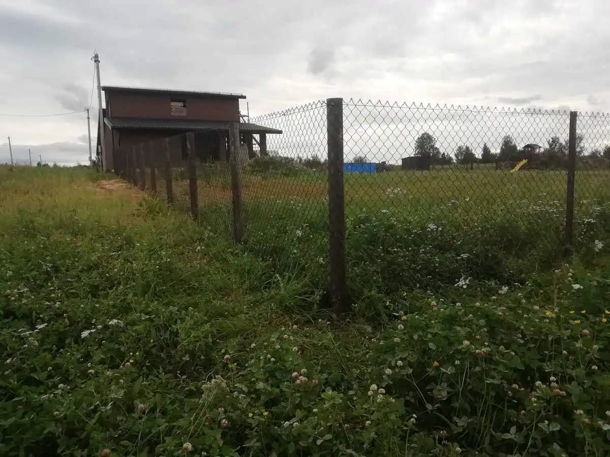 Забор из сетки рабицы в натяг с протяжкой арматуры 102 метра