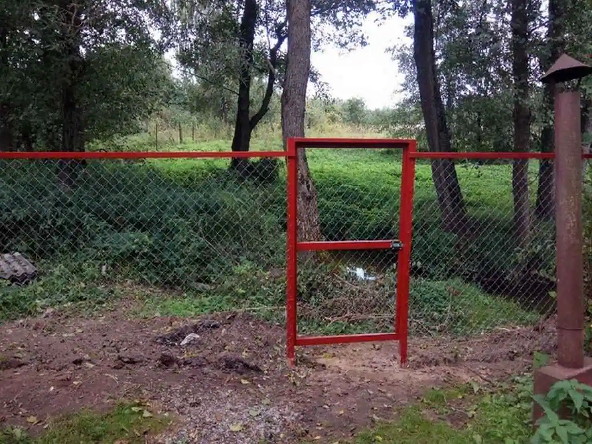 Забор из сетки рабицы на профильном каркасе 68 метров