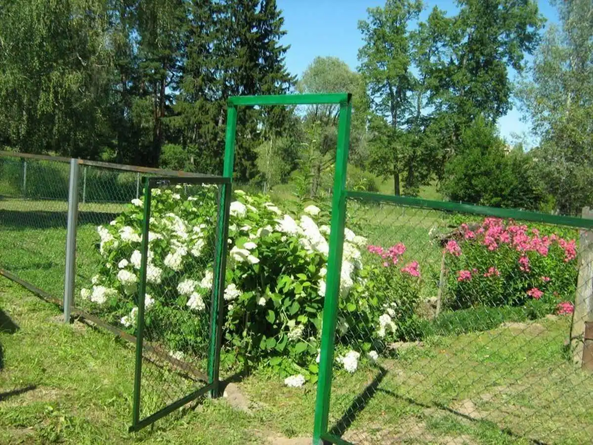 Забор из сетки рабицы в натяг секционный 109 метров