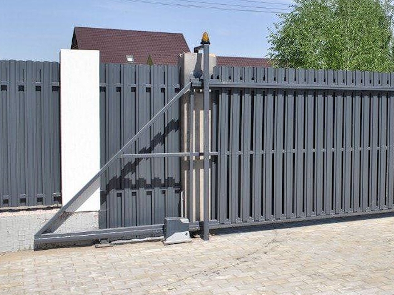 Ворота откатные автоматические с пультом из штакетника