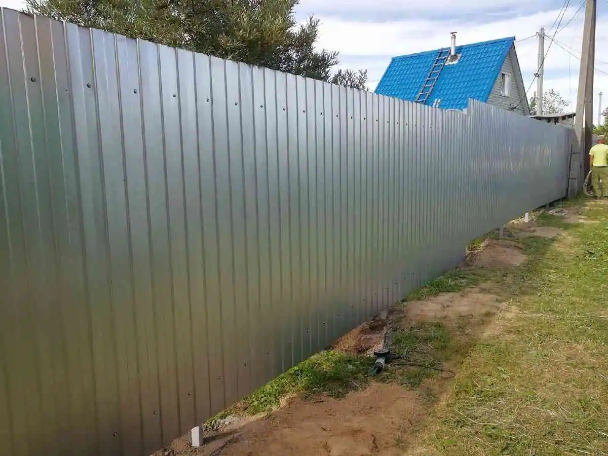 Забор из профнастила оцинкованный 57 метров