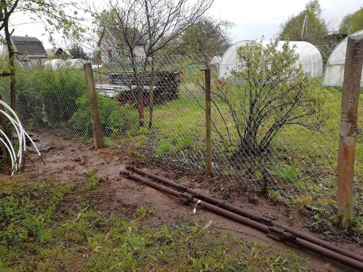 Забор из сетки рабицы в натяг с протяжкой арматуры 90 метров