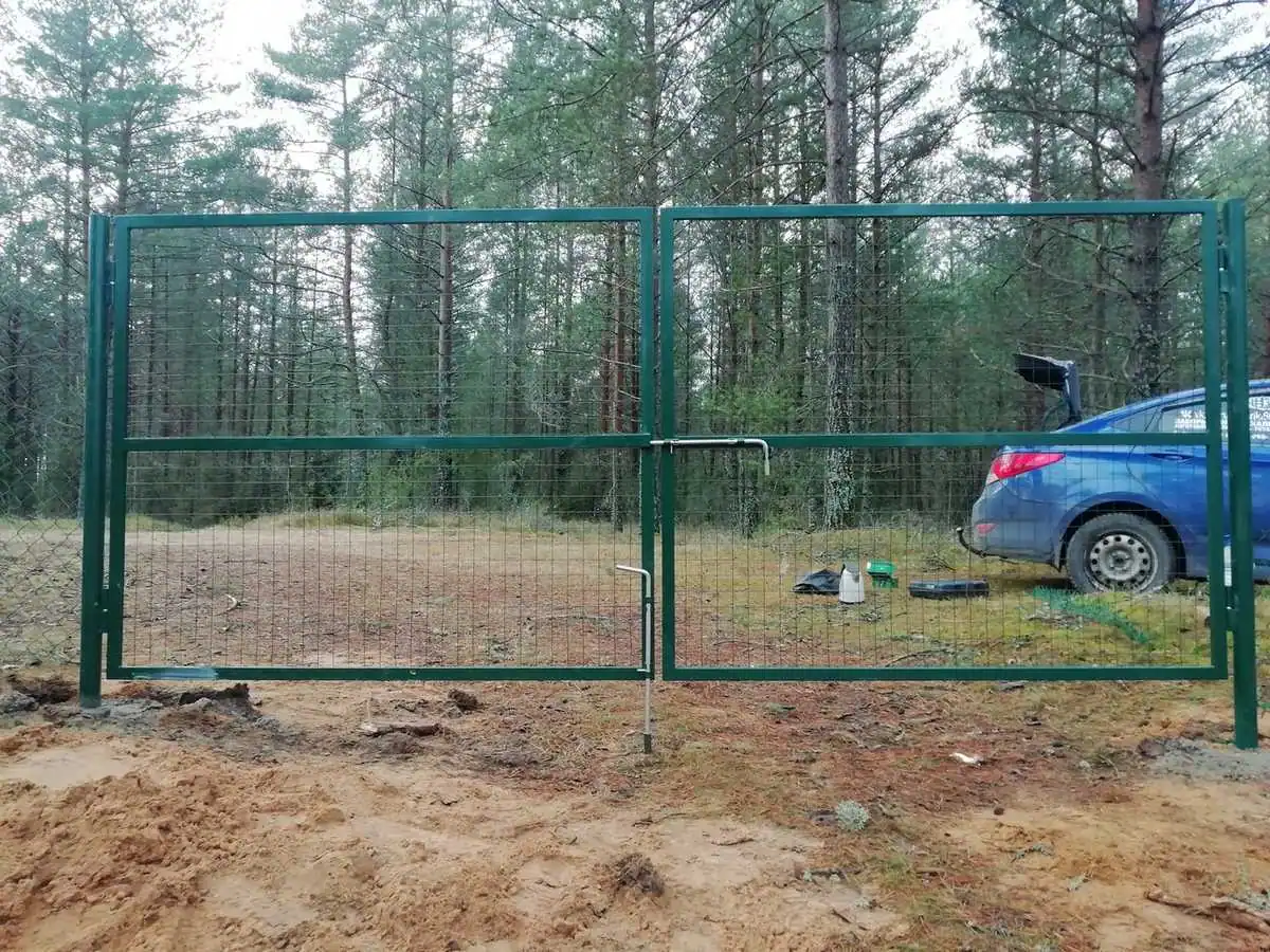 Забор из сетки рабицы в натяг с протяжкой арматуры 25 метров