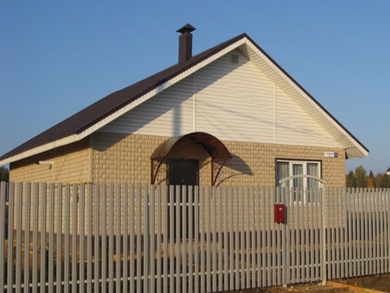 Забор из евроштакетника с бетонированием столбов 46 метров