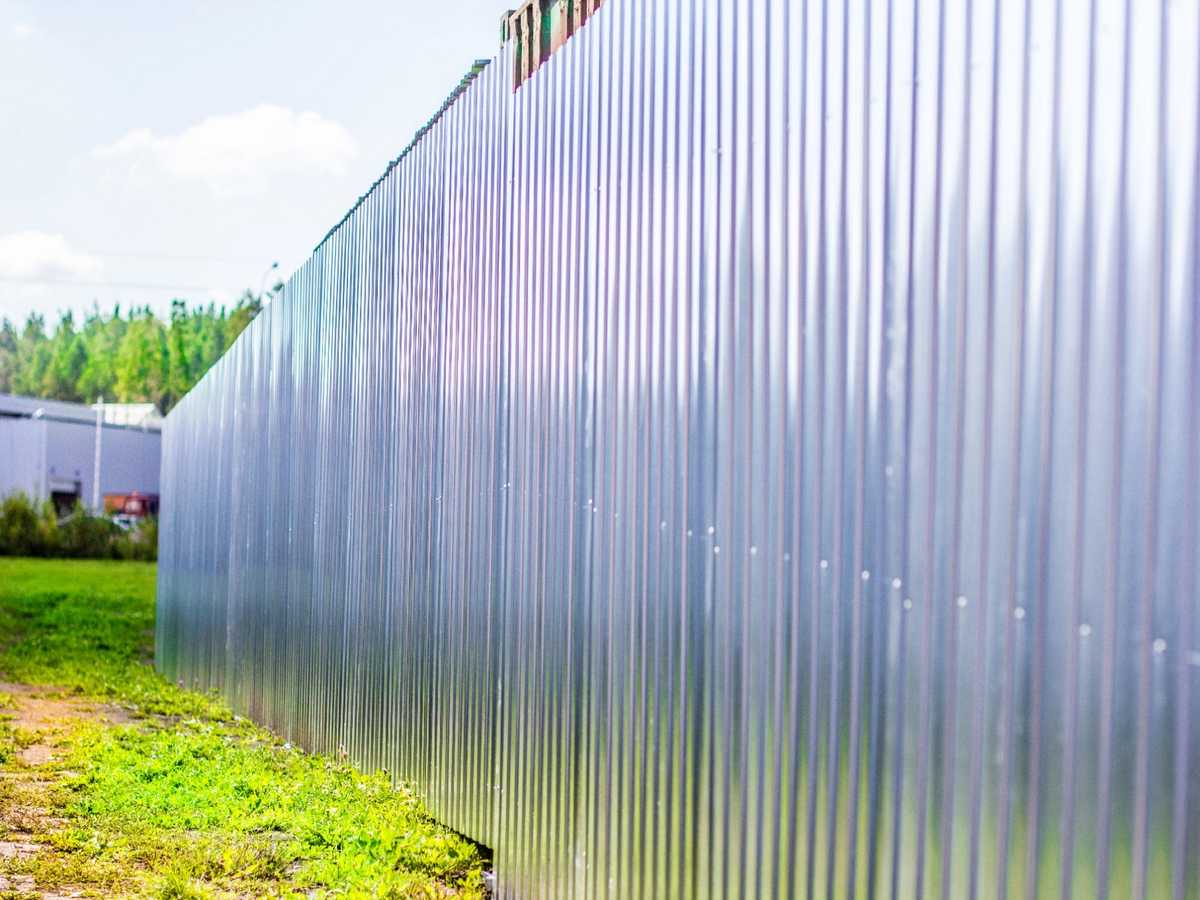 Забор из профнастила оцинкованный 52 метра