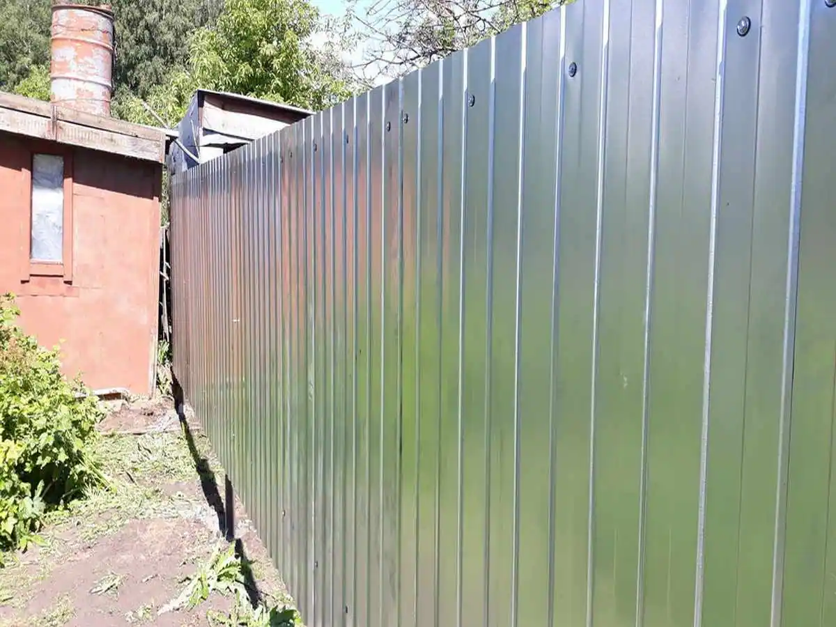 Оцинкованный забор из профнастила 40 метров