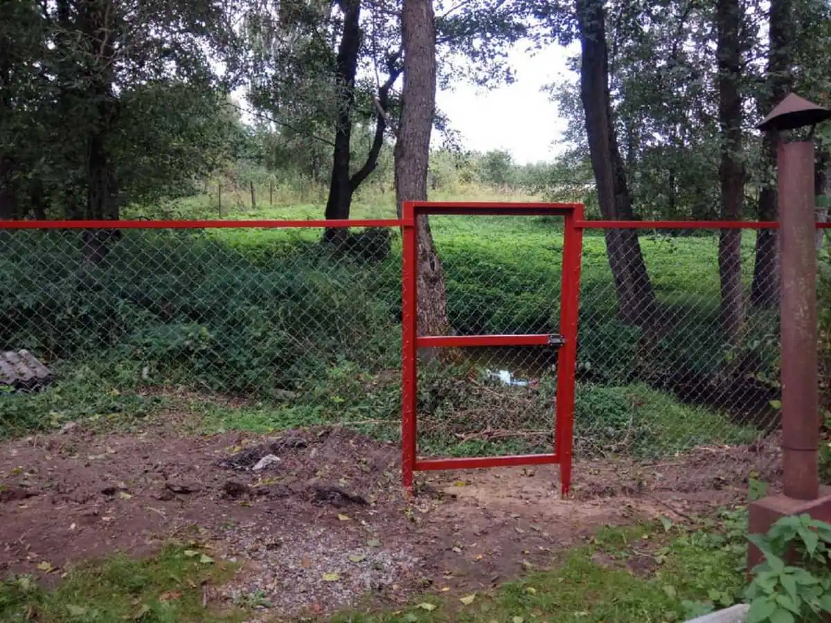 Забор из сетки рабицы с секциями 84 метра