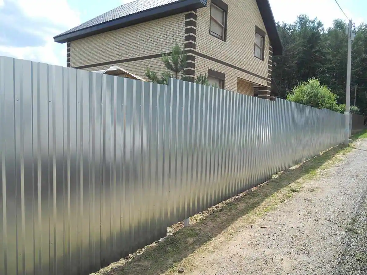 Оцинкованный забор из профнастила 45 метров