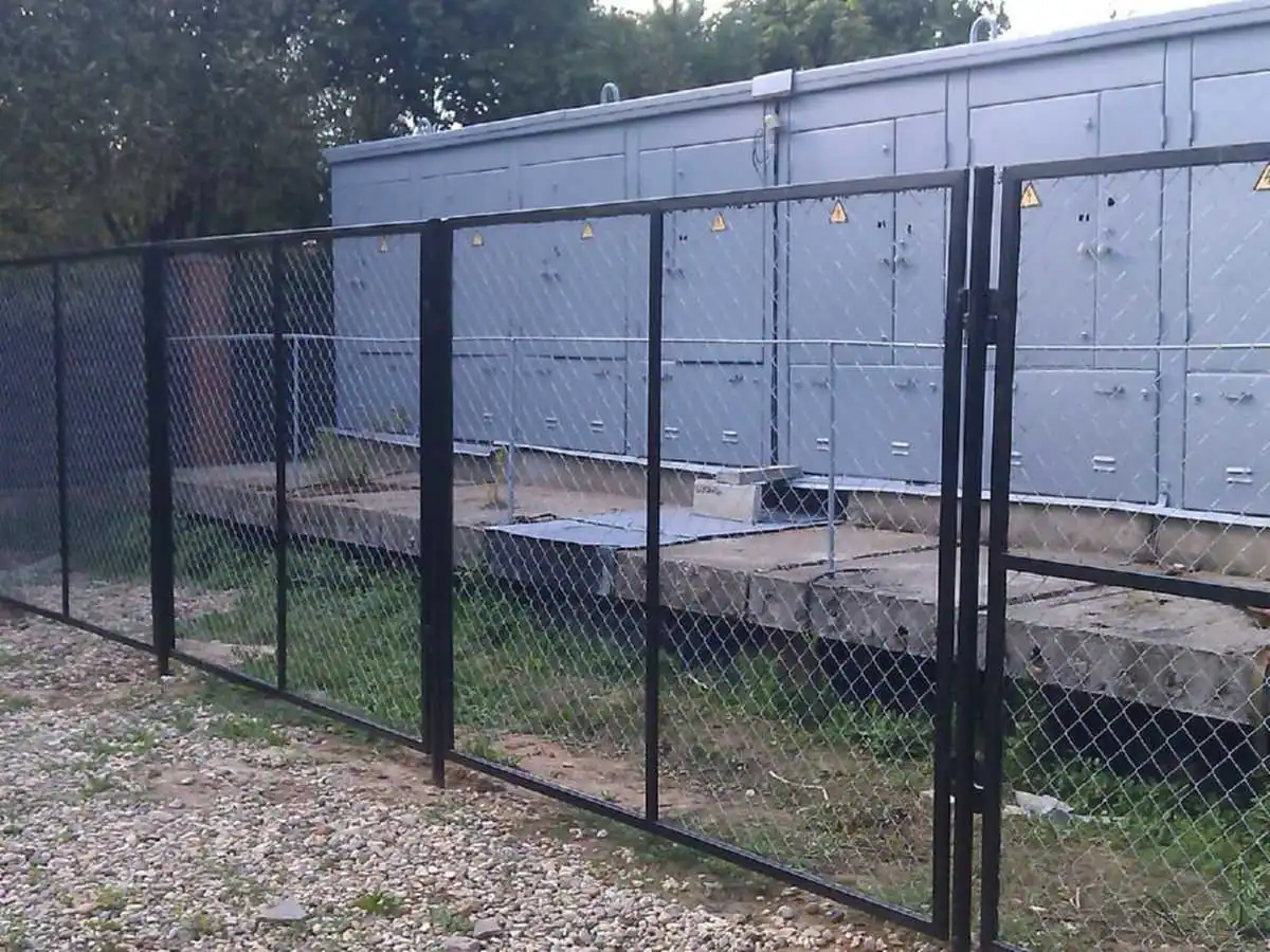 Заборы в секции рабицы