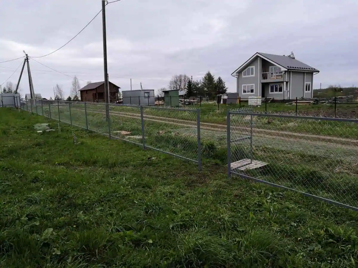 Забор из сетки рабицы на профильном каркасе 72 метра