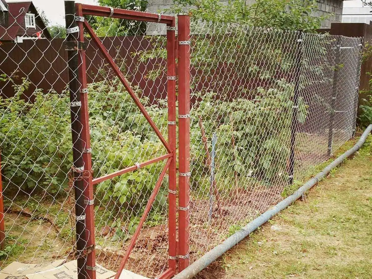 Забор из сетки рабицы в натяг 80 метров