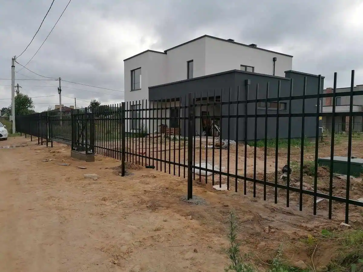 Сварной забор с откатными воротами 85 метров