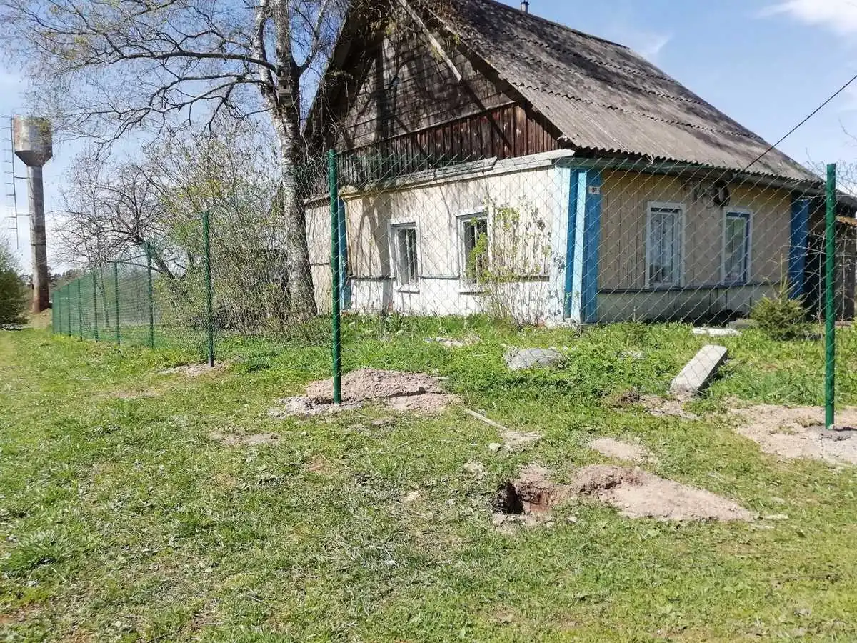 Забор из сетки рабицы в натяг с протяжкой арматуры 15 соток