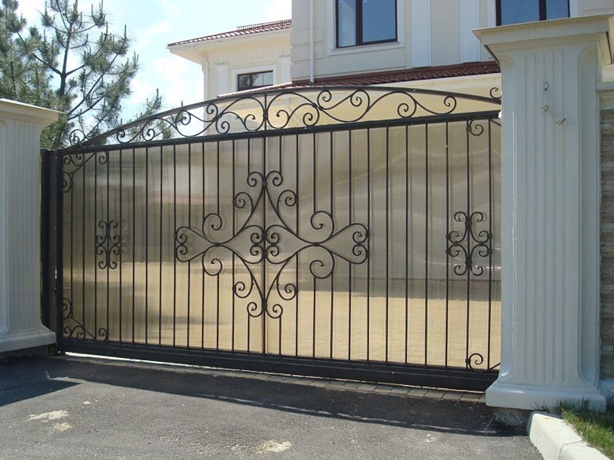 Дистанционные откатные ворота из поликарбоната