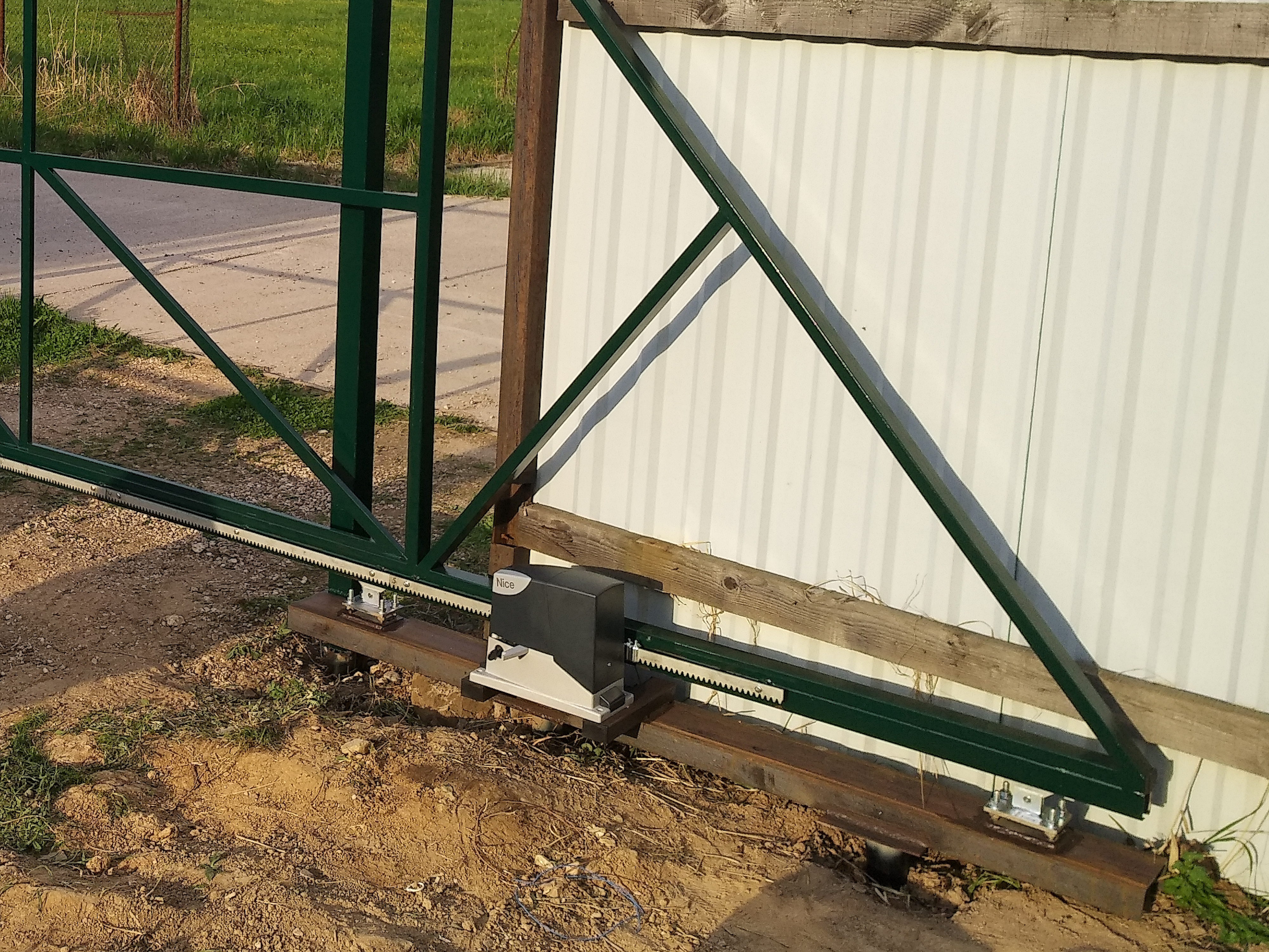 Откатные автоматические ворота с дистанционным управлением