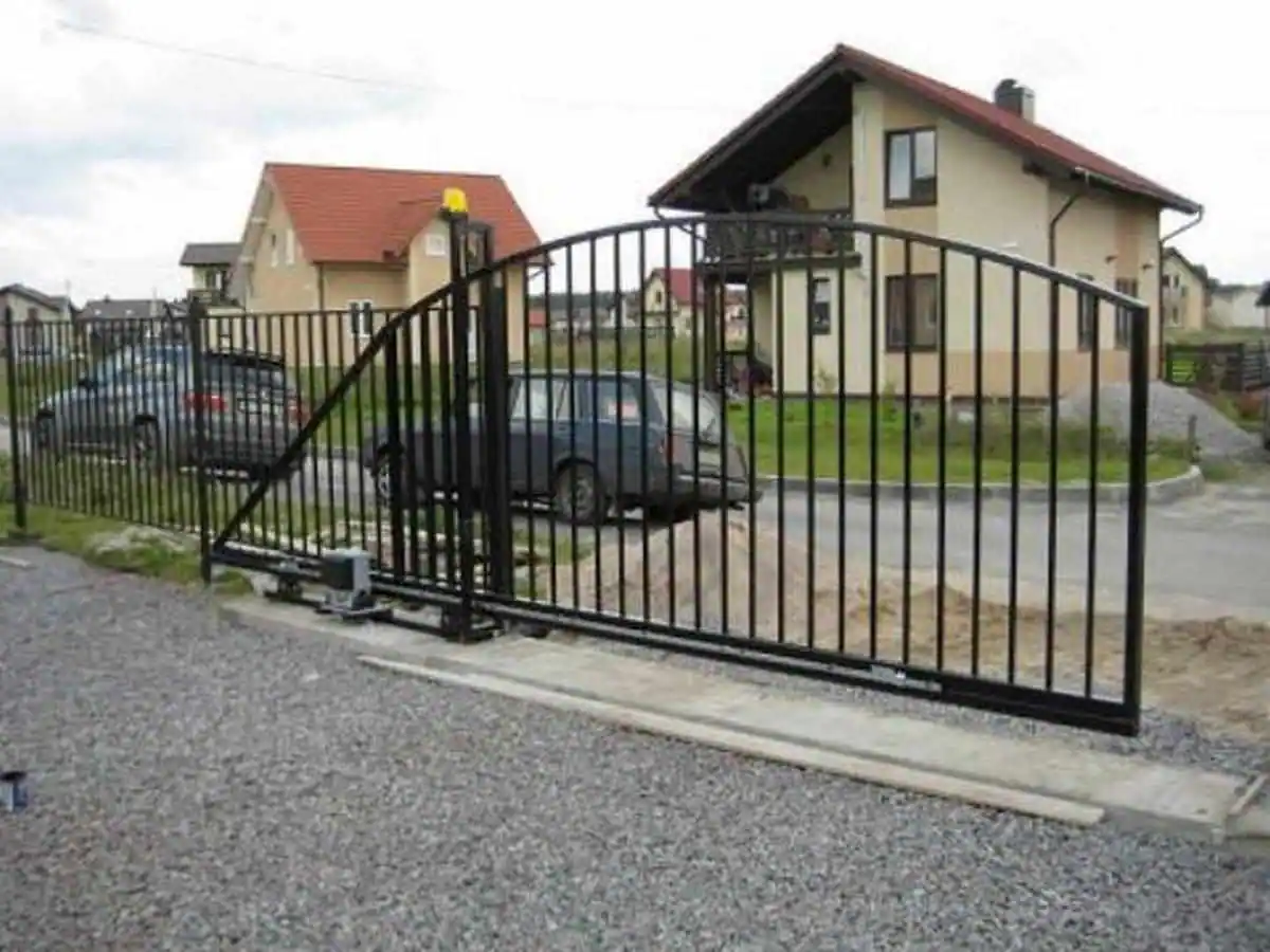 Сварной забор с откатными воротами 95 метров