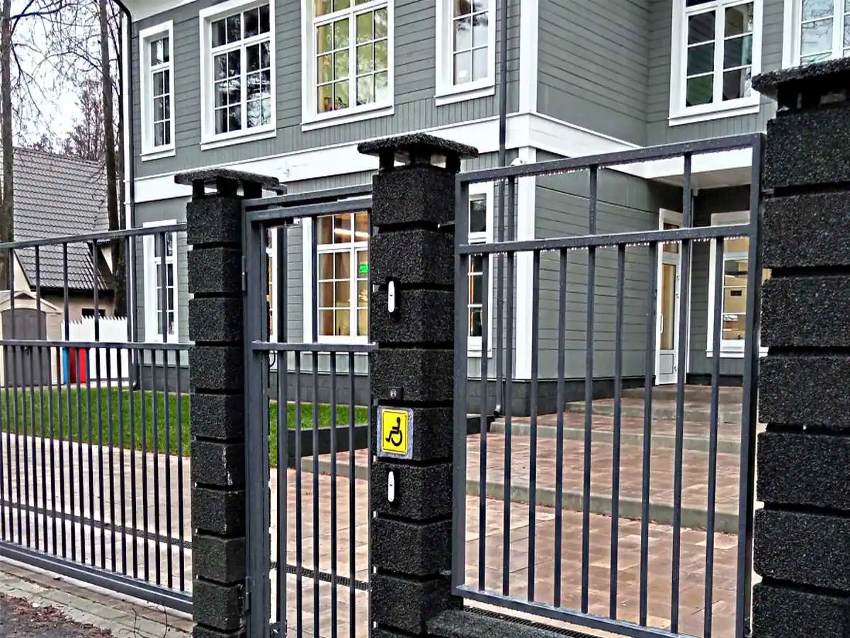 Сварной забор с откатными воротами 40 метров