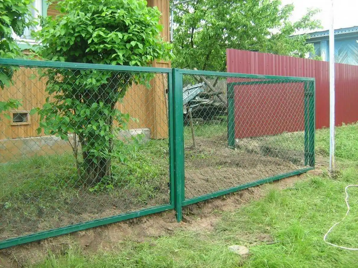 Забор из сетки рабицы в натяг секционный 30 метров