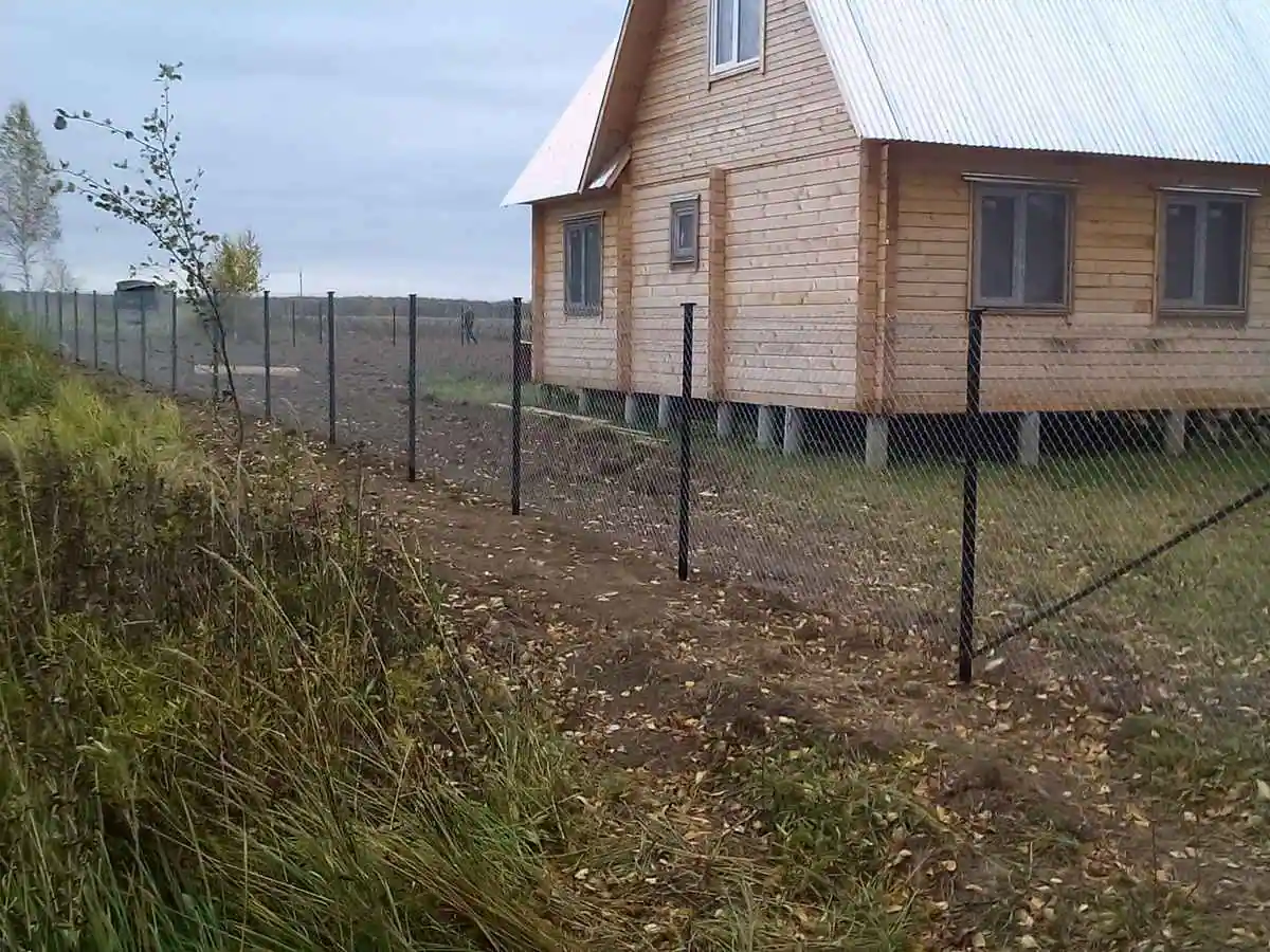 Забор из сетки рабицы в натяг 74 метра