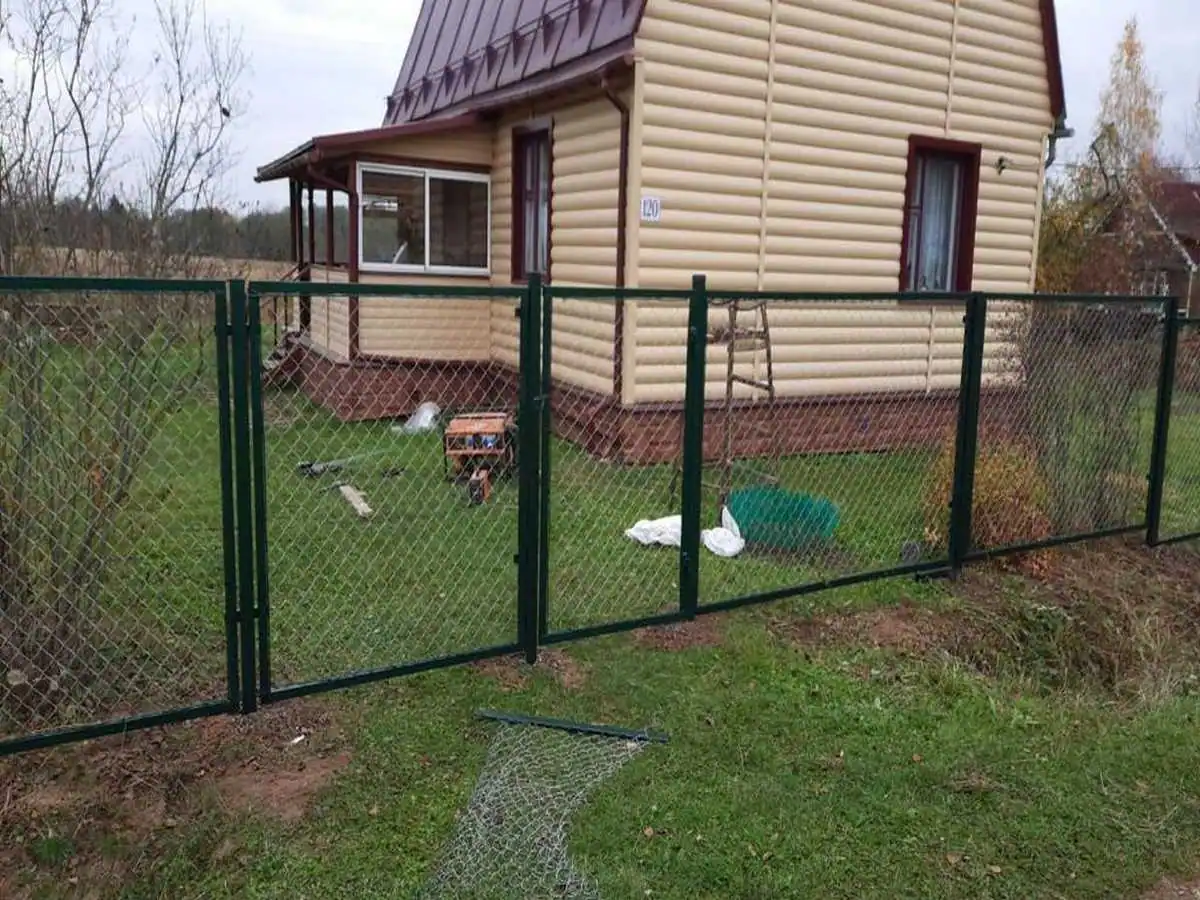 Забор из сетки рабицы с секциями 59 метров