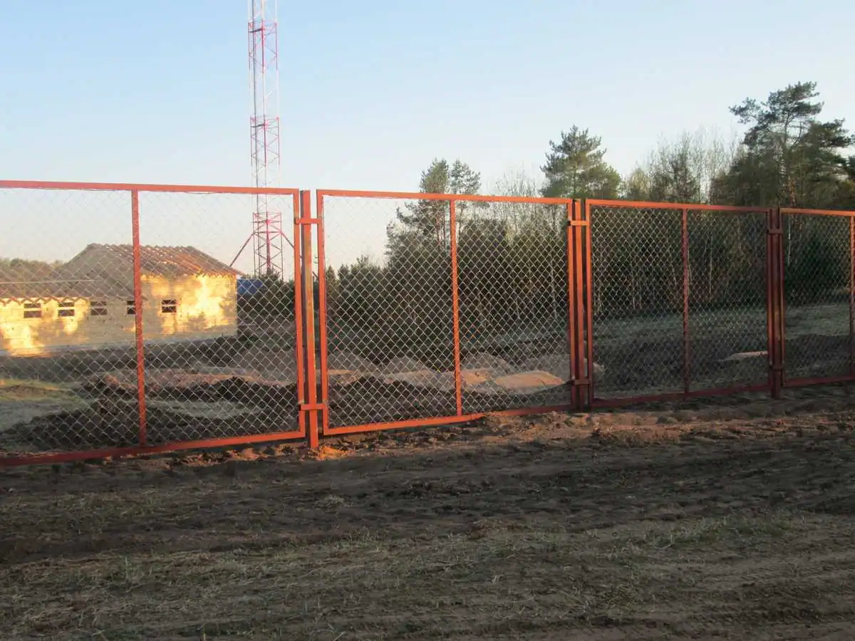 Забор из сетки рабицы в натяг секционный 90 метров