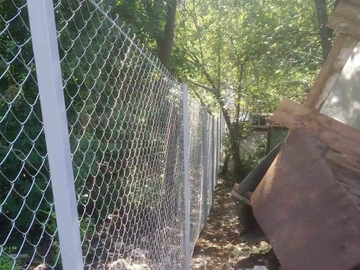 Забор из сетки рабицы на профильном каркасе 127 метров